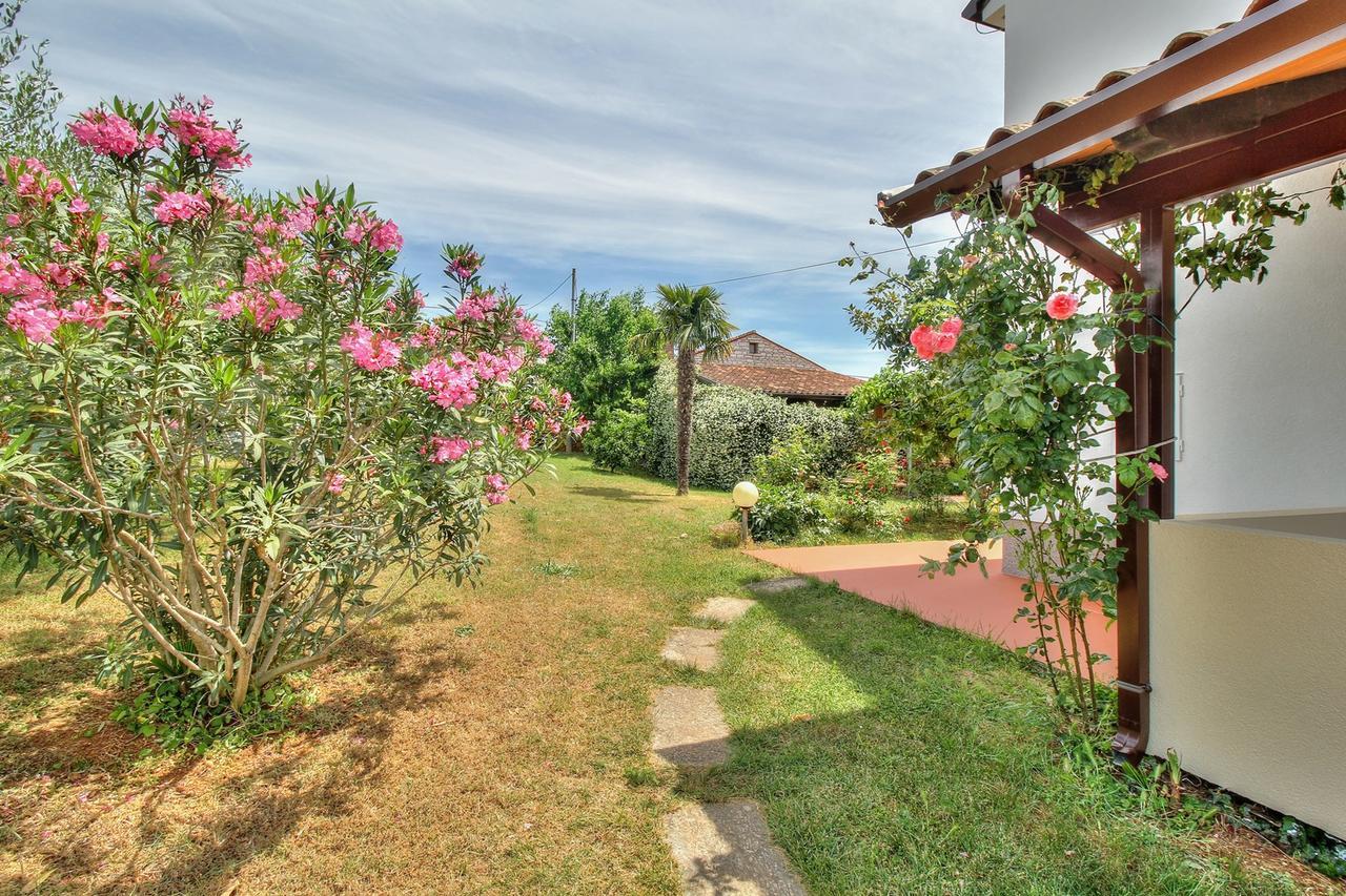 Nadia House With Apartments Zambratija  Dış mekan fotoğraf