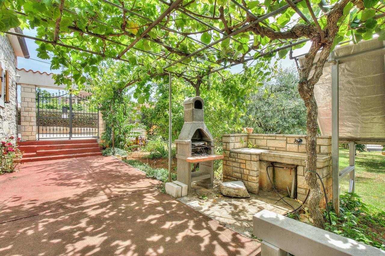 Nadia House With Apartments Zambratija  Dış mekan fotoğraf