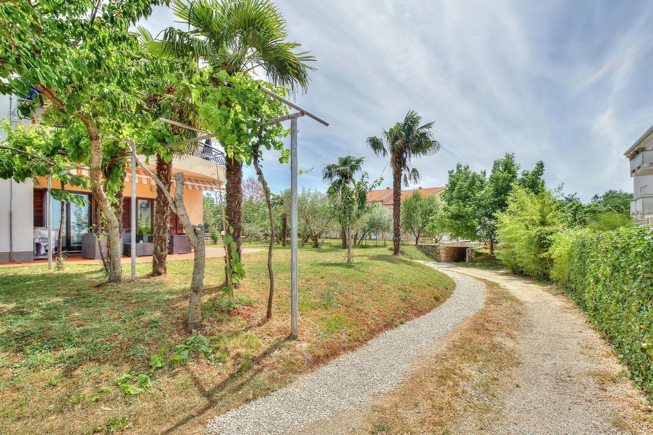Nadia House With Apartments Zambratija  Dış mekan fotoğraf