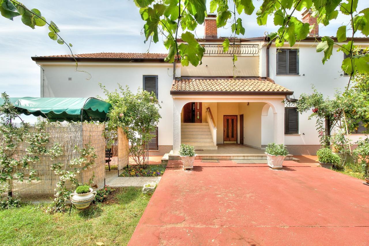 Nadia House With Apartments Zambratija  Dış mekan fotoğraf